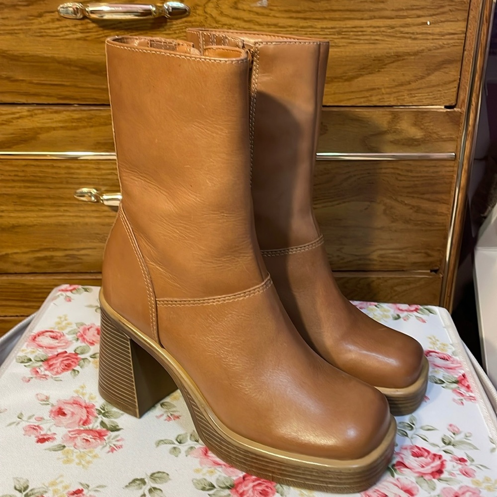 NWOB Steve Madden Fantsie Boot
